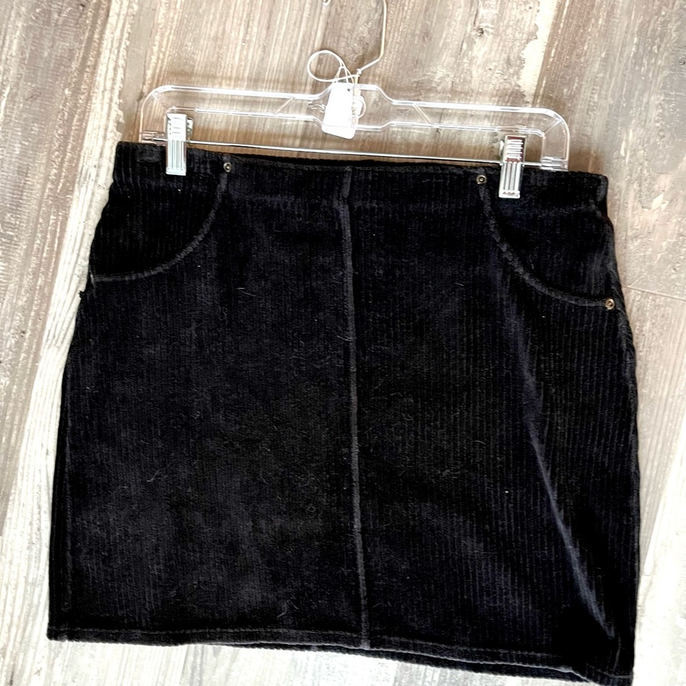 Skirt. Black corduroy. No pockets